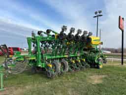 JOHN DEERE 1795 PLANTER