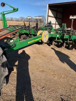 JOHN DEERE 1760 PLANTER
