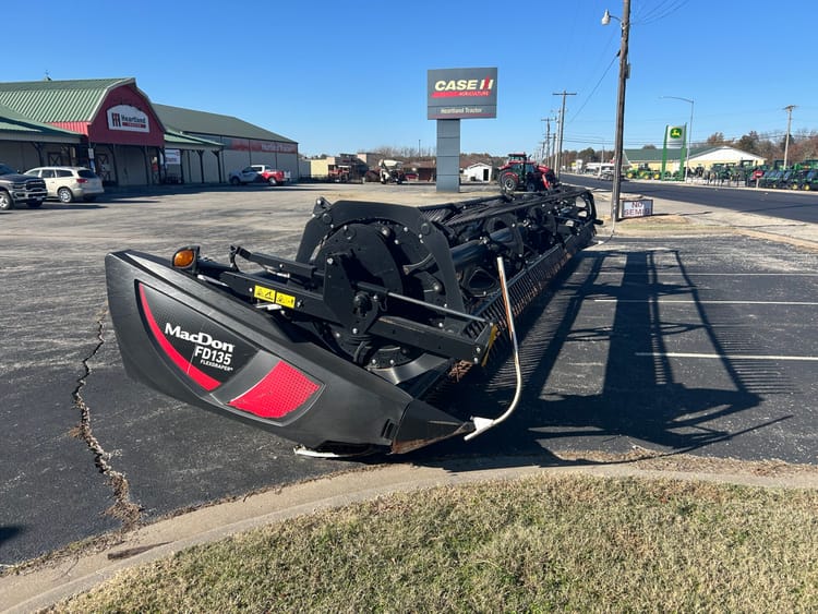 MACDON FD135 HEADER