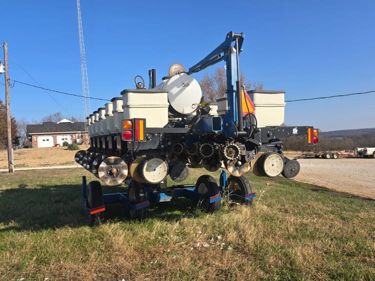 KINZE 3500 PLANTER