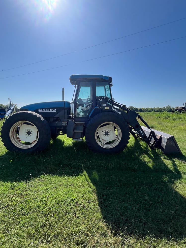 NEW HOLLAND TV140 TRACTOR