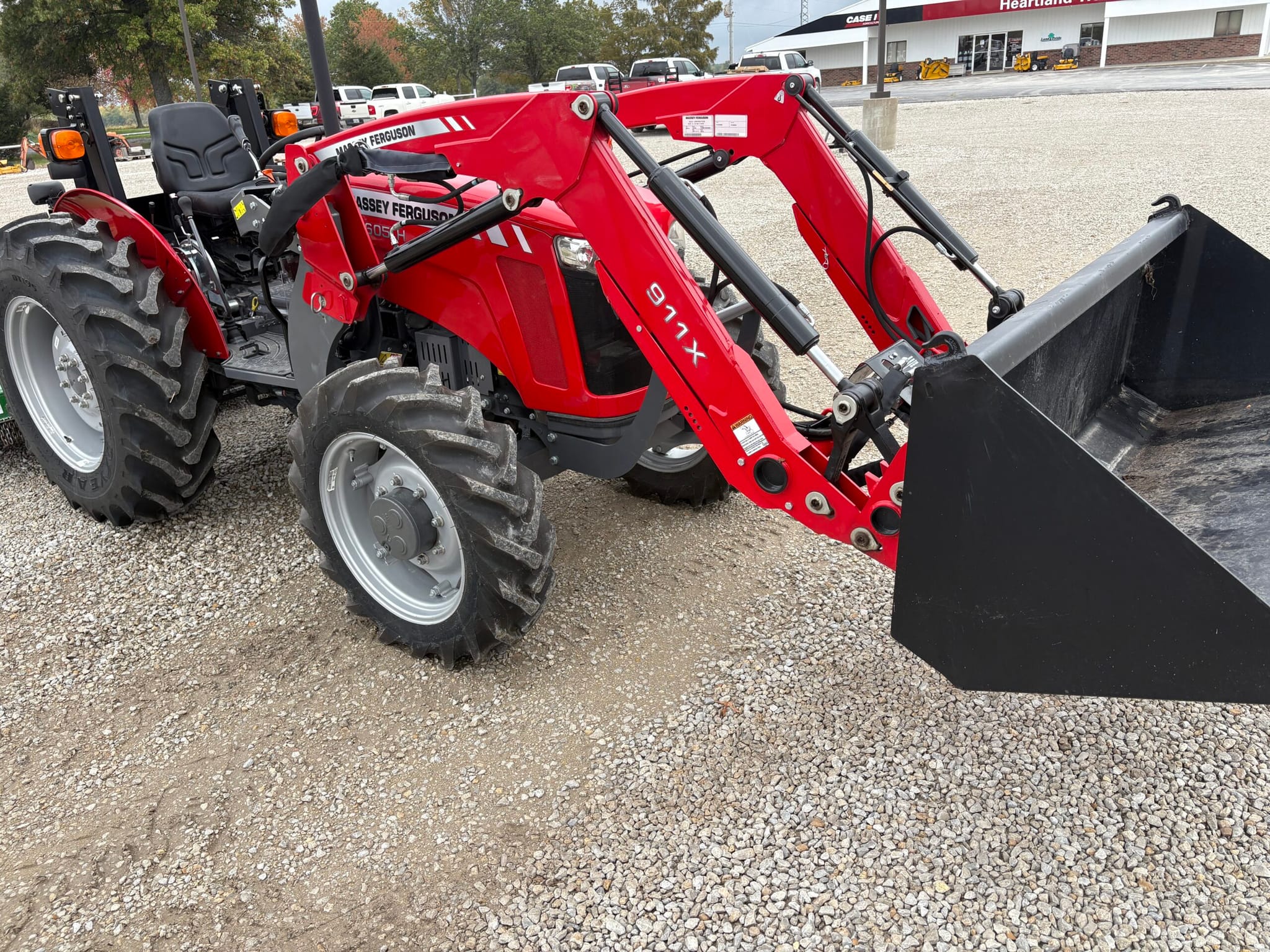 MASSEY FERGUSON 2605H TRACTOR