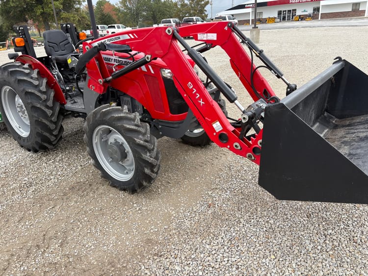 MASSEY FERGUSON 2605H TRACTOR