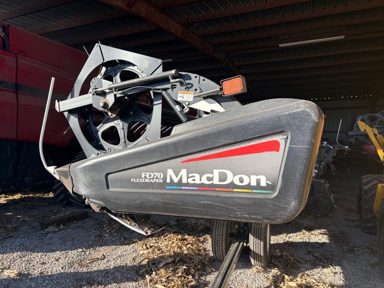 MACDON FD70 HEADER