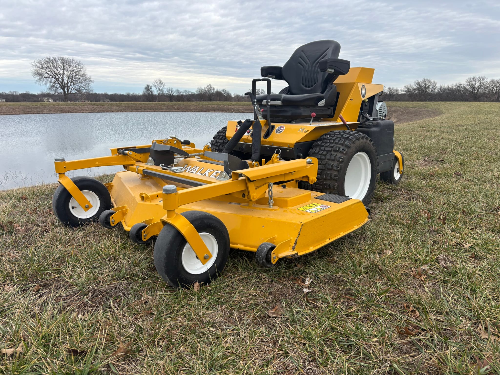 WALKER MH38i ZERO TURN MOWER