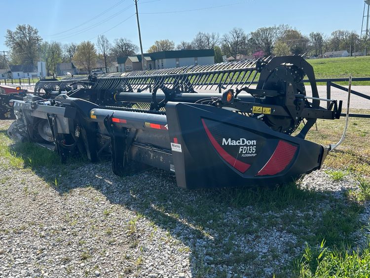 MACDON FD135 HEADER