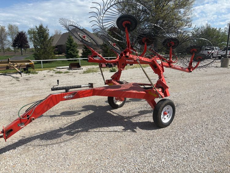 KUHN SR110 WHEEL RAKE