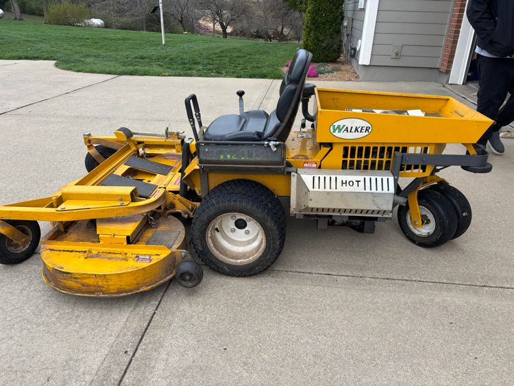 WALKER MT23SD ZERO TURN MOWER
