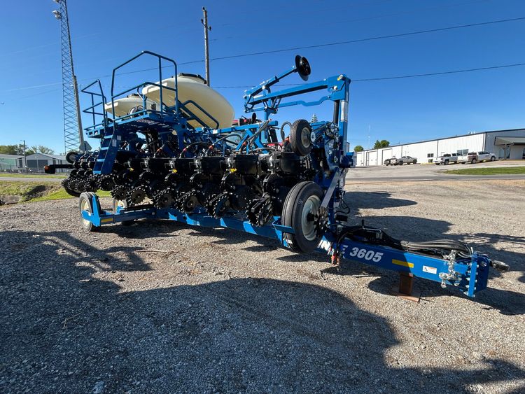 KINZE 3605 PLANTER