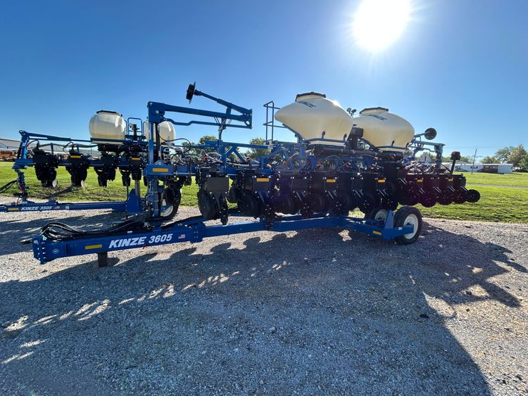 KINZE 3605 PLANTER