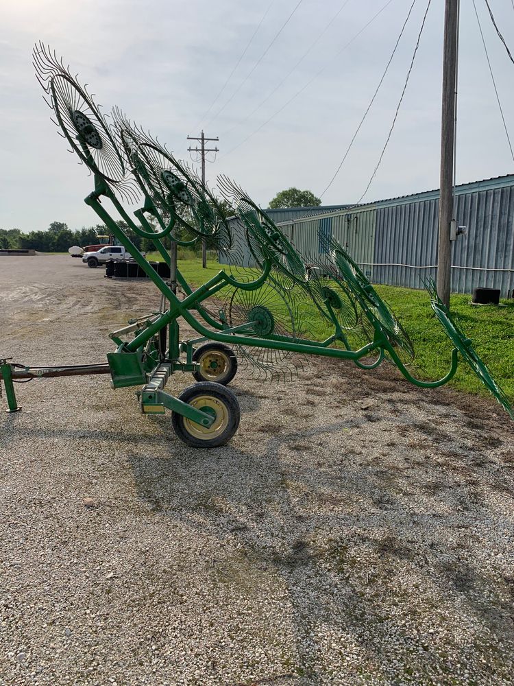 JOHN DEERE 702 RAKE