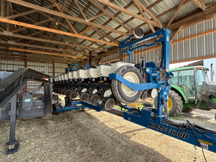 KINZE 3660 12/23 PLANTER